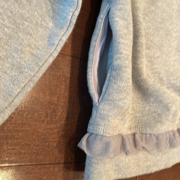 Disney’s Frozen hoodie - Picture 6 of 6